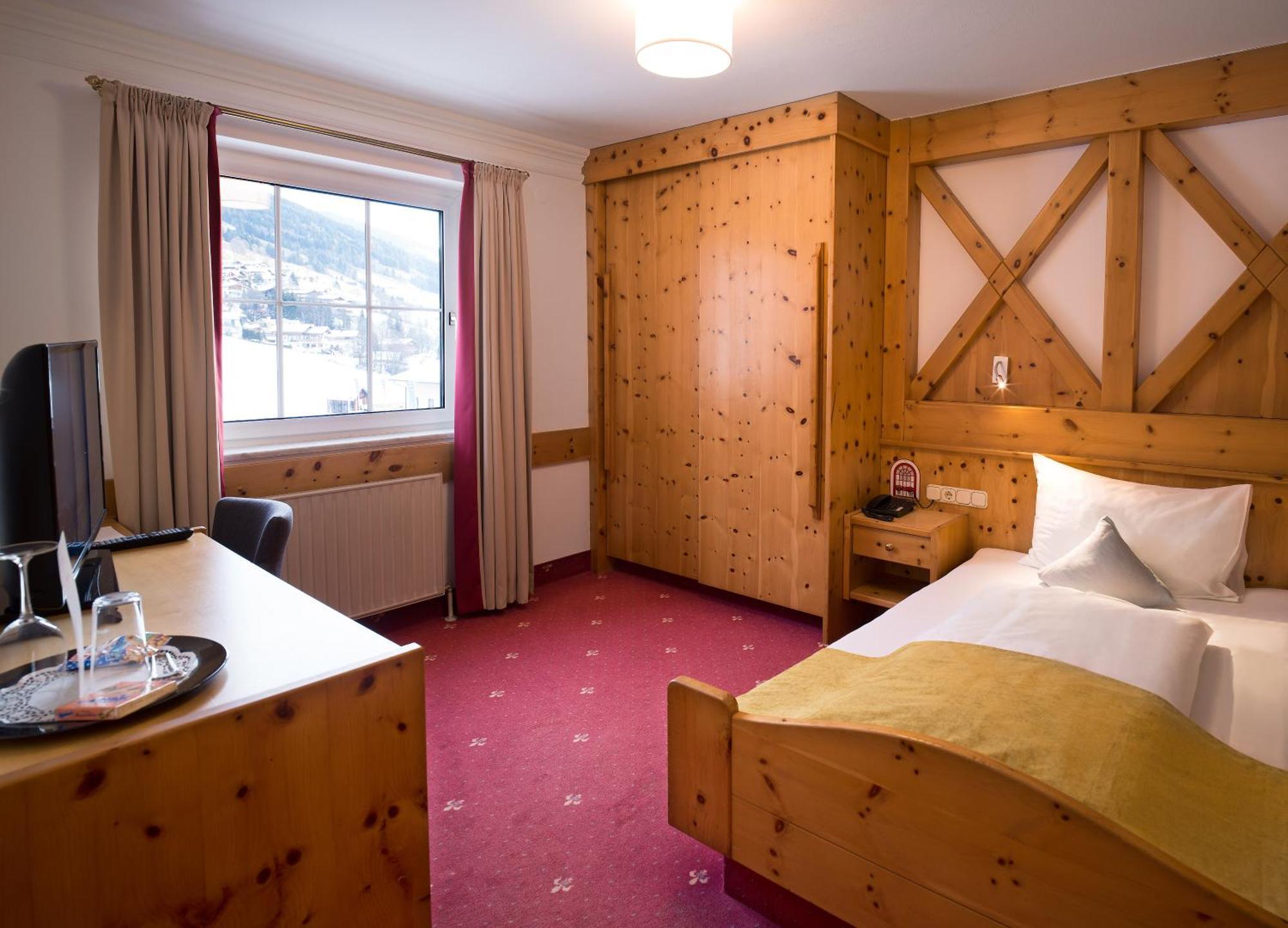 Jufa Alpenhotel Saalbach Exterior foto