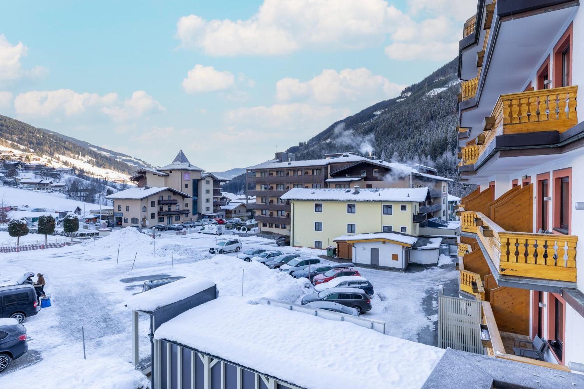 Jufa Alpenhotel Saalbach Exterior foto