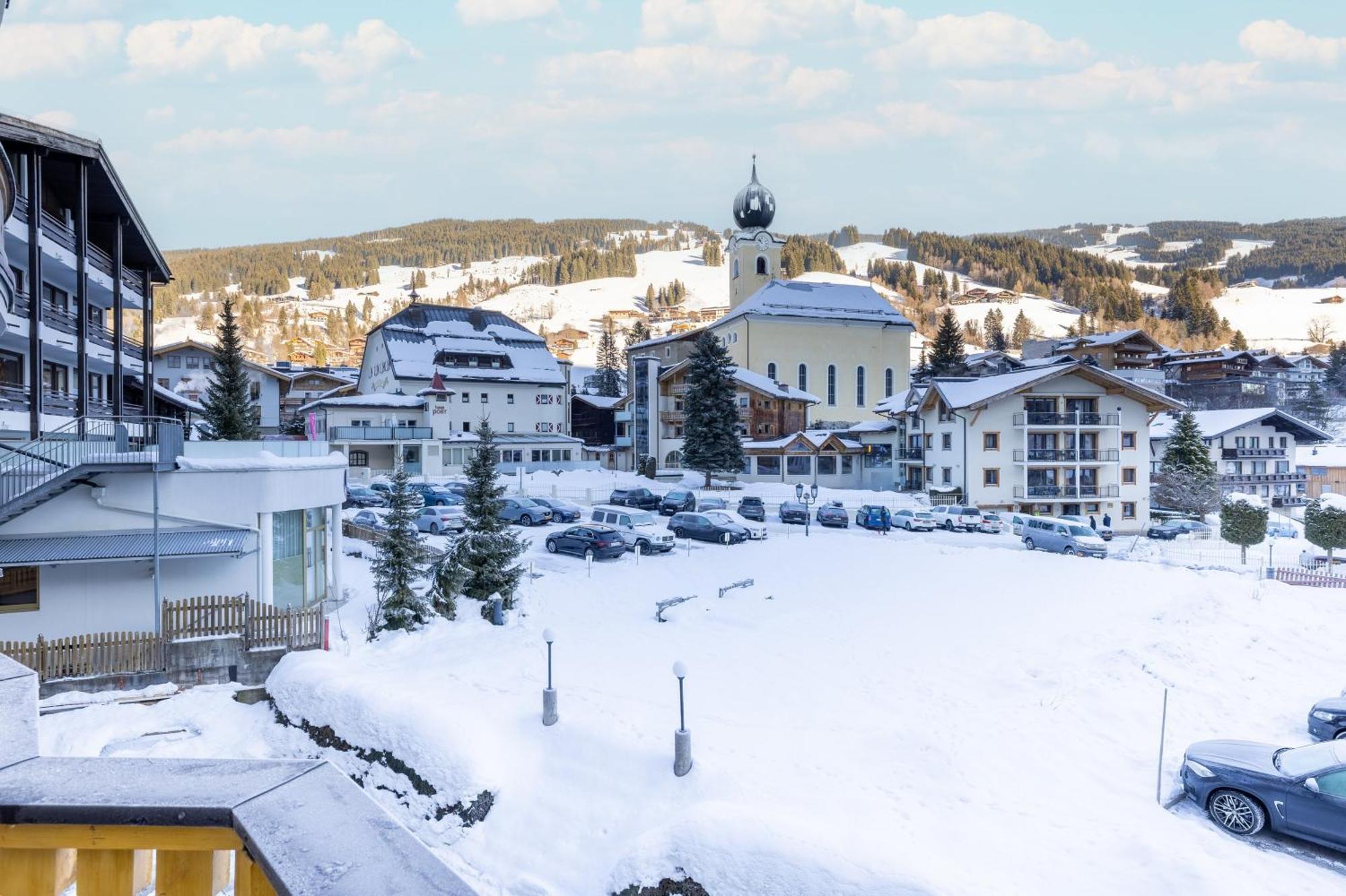 Jufa Alpenhotel Saalbach Exterior foto
