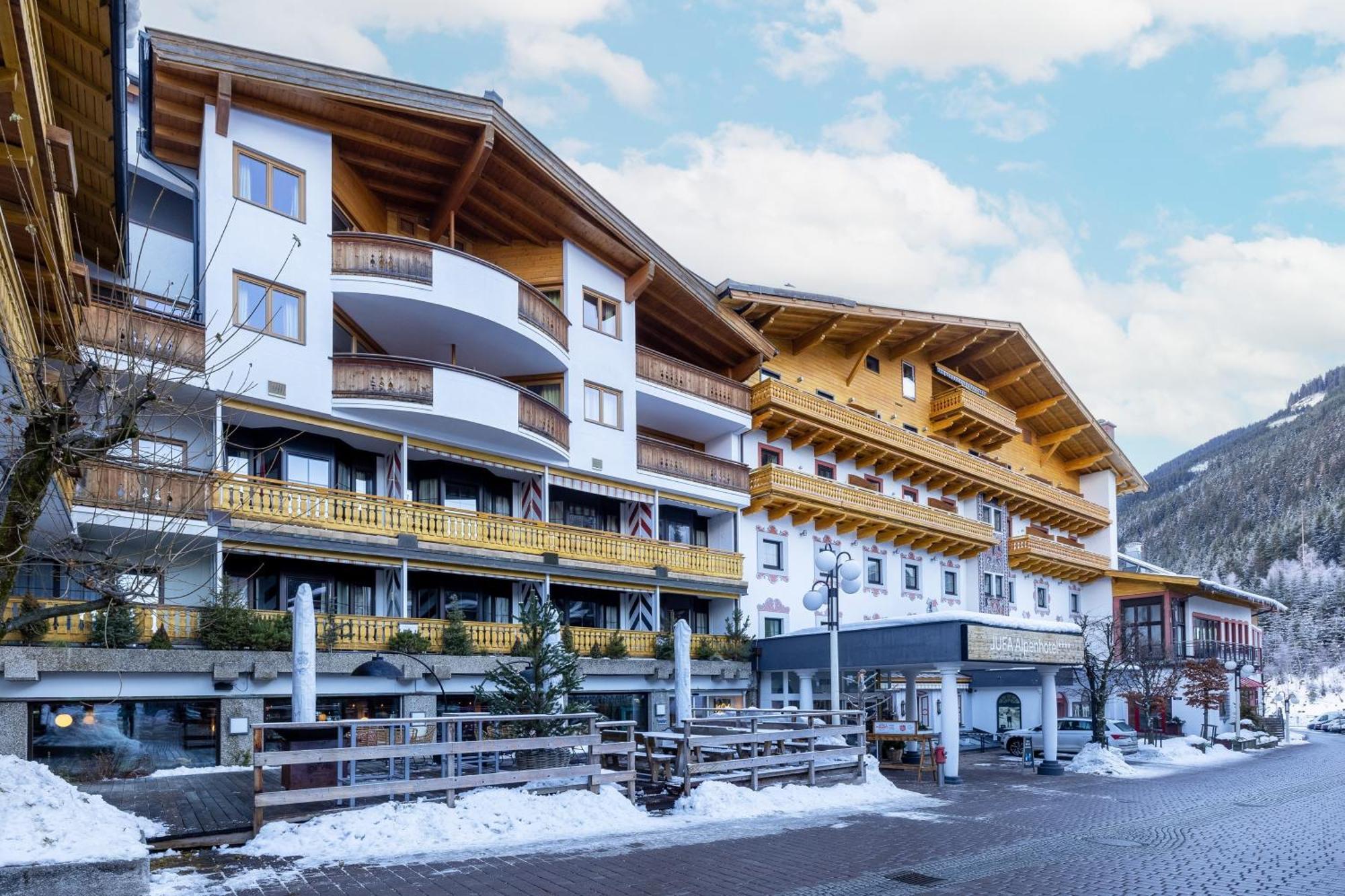 Jufa Alpenhotel Saalbach Exterior foto